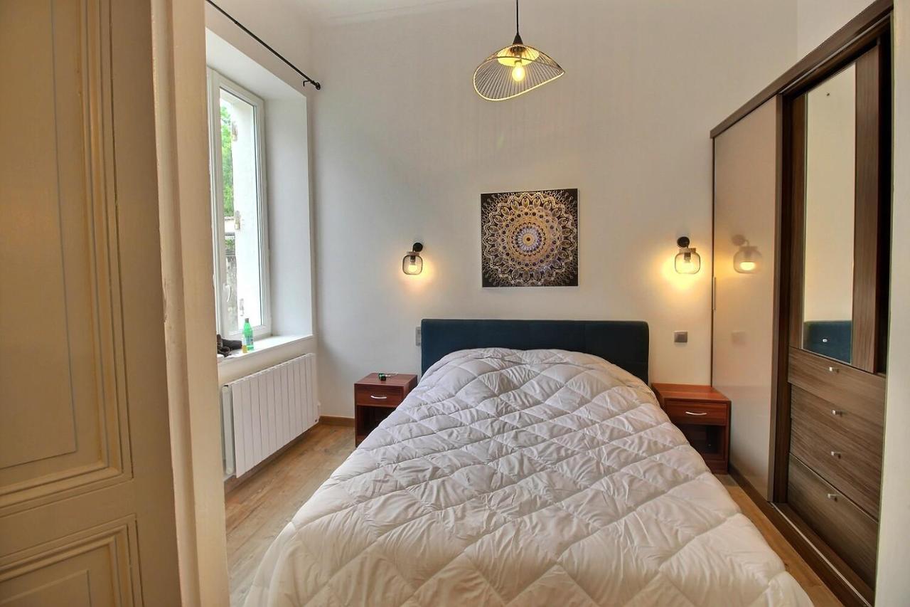 Appartement De Charme Dans Immeuble Haussmannien Perigueux Exterior photo